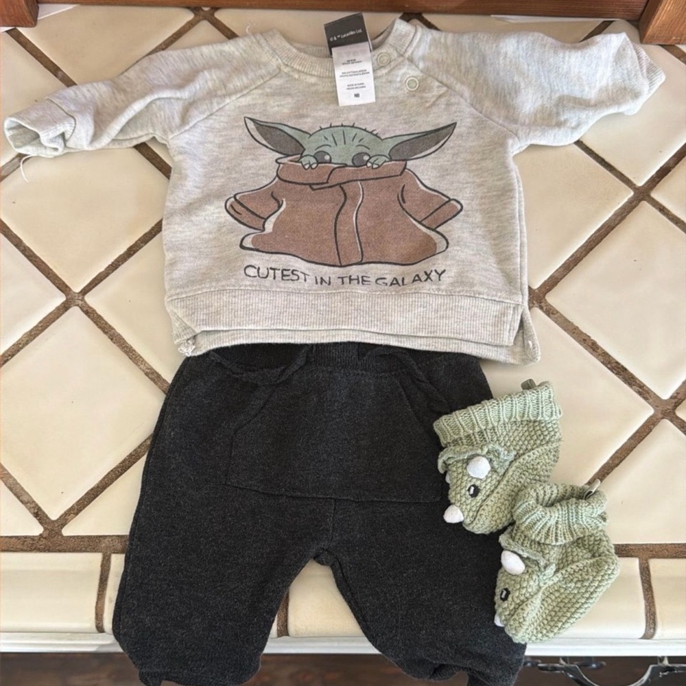 Disney Baby Gray Sweatshirt & Black Pants Matching Set with Green Booties